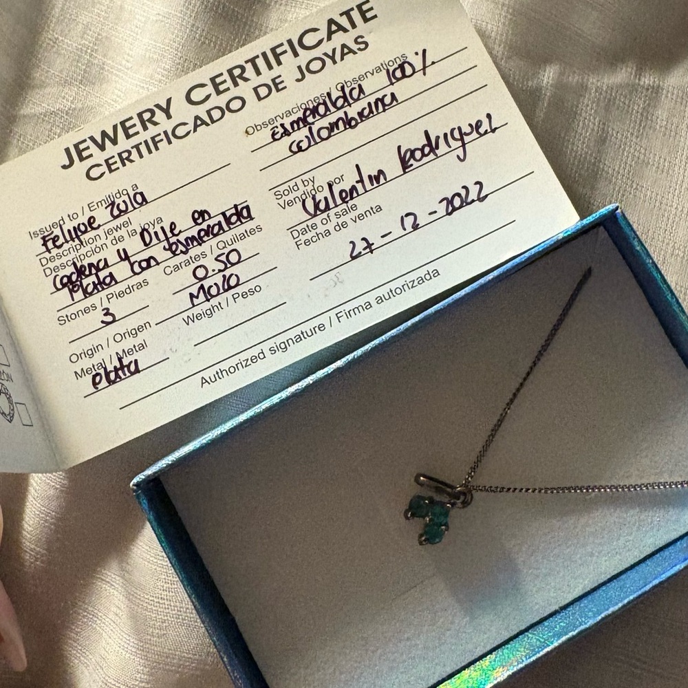 Silver Necklace with Colombian emerald and certificate of authenticity